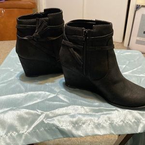 BLACK WEDGE HEEL ANKLE BOOTS